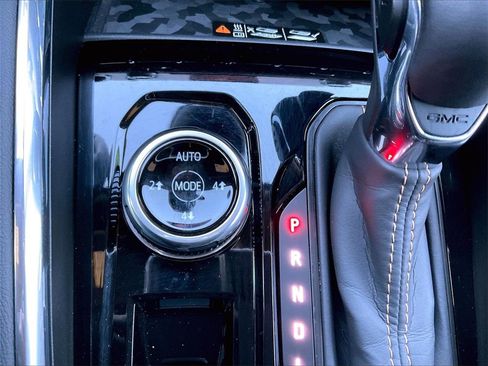 Used 2024 GMC Canyon AT4 w/ AT4 Premium Package image 34