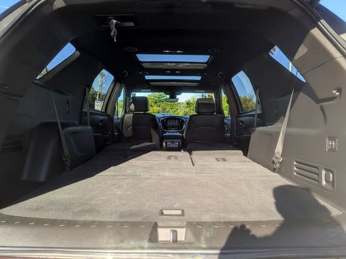 Used 2022 Chevrolet Traverse High Country AWD/4WD image 43