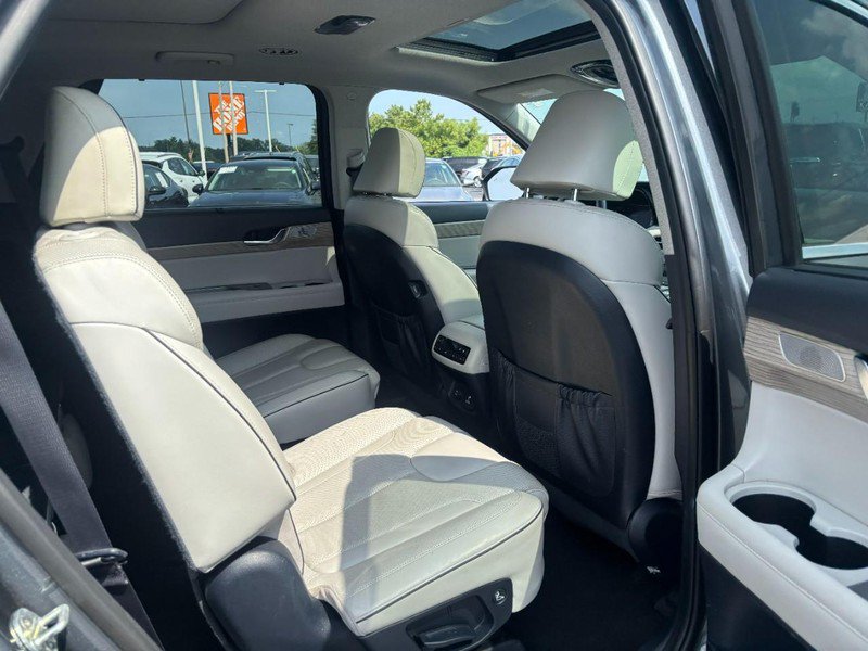 Used 2021 Hyundai Palisade Limited w/ Winter Package FWD image 13