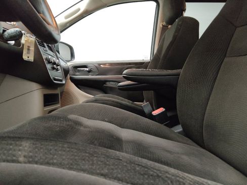 Used 2018 Dodge Grand Caravan SE w/ UConnect Hands-Free Group FWD image 17