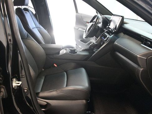 Used 2022 Toyota Venza XLE image 28