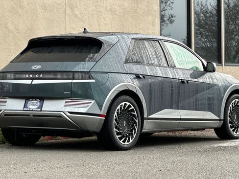 Used 2024 Hyundai Ioniq 5 Limited image 4