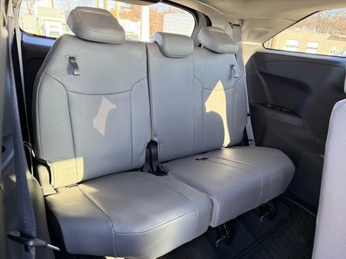 Used 2025 Toyota Sienna XLE image 15