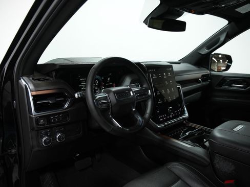 Used 2025 GMC Yukon Denali image 31