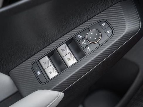 New 2025 Mitsubishi Outlander SE image 34