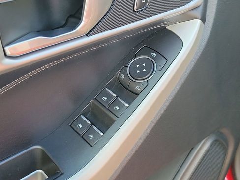 Used 2021 Ford Explorer XLT image 18