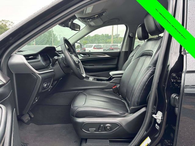 Used 2022 Jeep Grand Cherokee L Laredo w/ Luxury Tech Group I AWD/4WD image 3