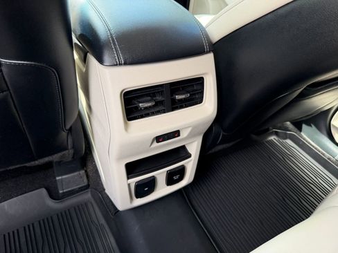 Used 2019 Ford Edge Titanium w/ Equipment Group 301A AWD/4WD image 24