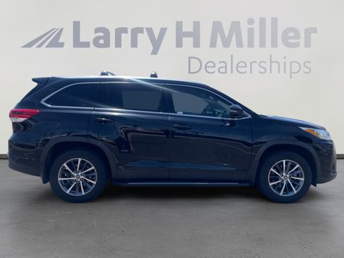 Used 2019 Toyota Highlander XLE FWD image 6
