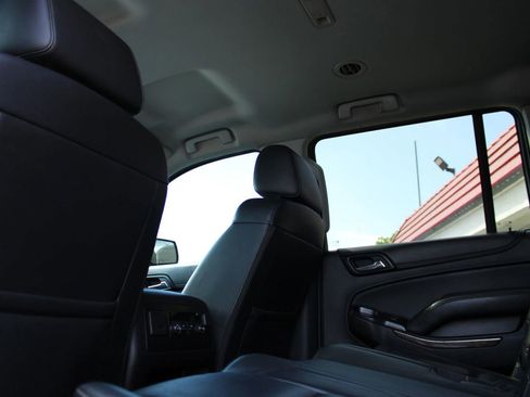 Used 2019 Chevrolet Suburban LT image 20