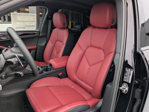 New 2026 Porsche Macan image 5