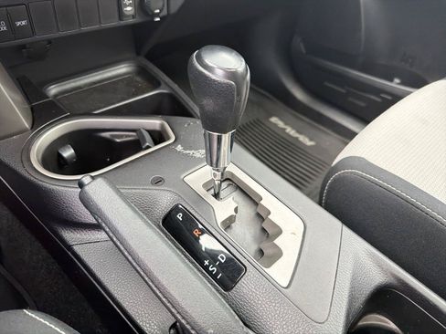 Used 2016 Toyota RAV4 XLE AWD/4WD image 27