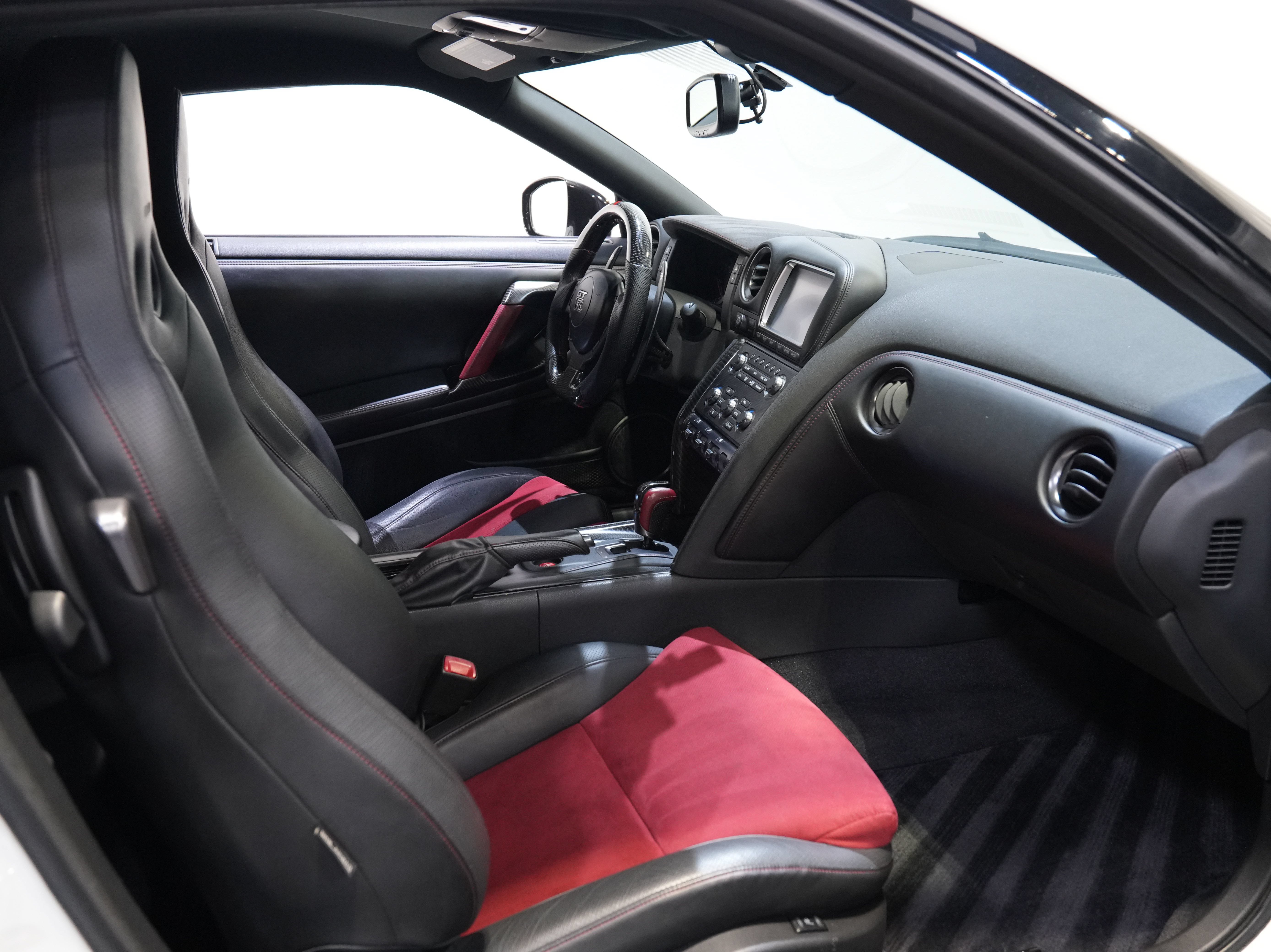 Used 2016 Nissan GT-R NISMO AWD/4WD image 34