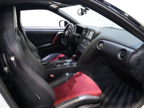 Used 2016 Nissan GT-R NISMO AWD/4WD image 34