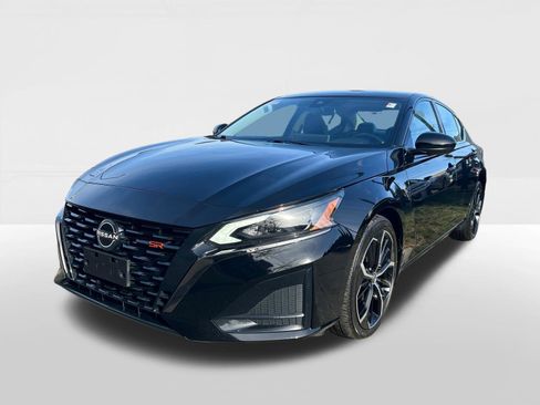 Used 2024 Nissan Altima 2.5 SR w/ SR Premium Package image 5