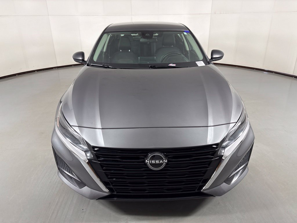 Used 2024 Nissan Altima 2.5 SV FWD image 3