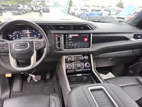 Used 2024 GMC Yukon XL Denali AWD/4WD image 4