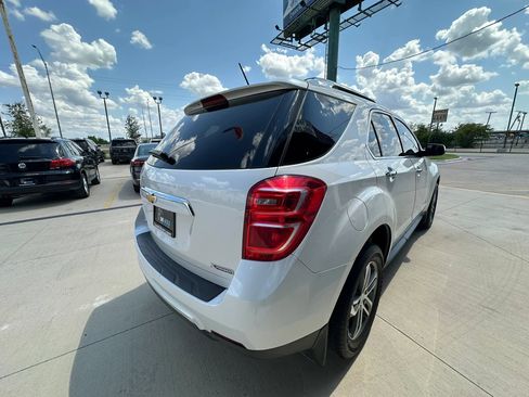 Used 2017 Chevrolet Equinox Premier w/ Enhanced Convenience Package FWD image 5