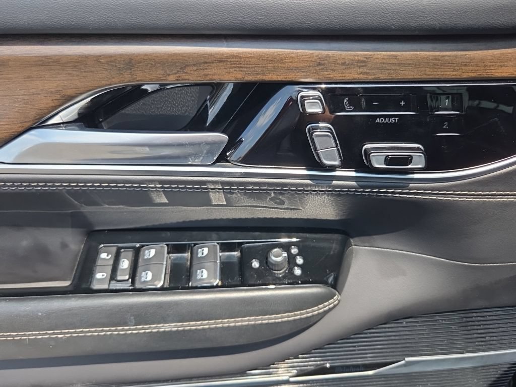Used 2023 Jeep Grand Wagoneer Series II AWD/4WD image 39