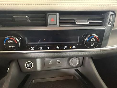 Used 2023 Nissan Rogue SV AWD/4WD image 22