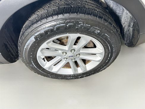 Used 2016 Ford Explorer XLT w/ Equipment Group 202A FWD image 11