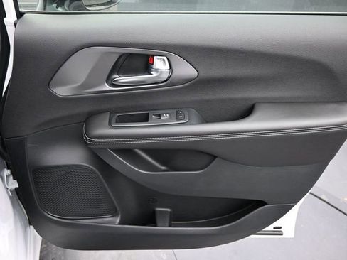 New 2026 Chrysler Voyager LX image 25