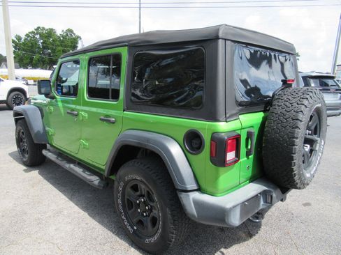 Used 2018 Jeep Wrangler Unlimited Sport image 7