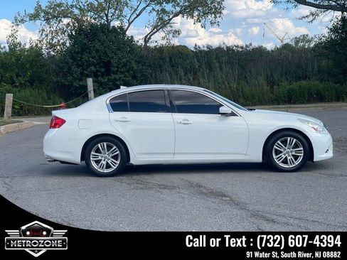 Used 2013 INFINITI G37 Journey w/ Premium Pkg image 9