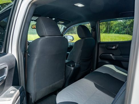 Used 2020 Toyota Tacoma TRD Sport w/ Technology Package AWD/4WD image 13