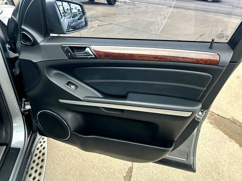 Used 2011 Mercedes-Benz GL 550 4MATIC image 17