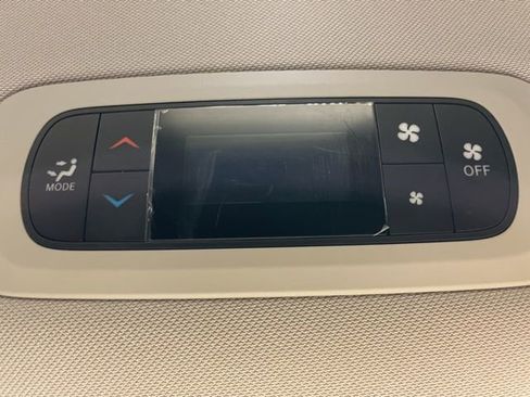 Used 2020 Chrysler Voyager LX image 25