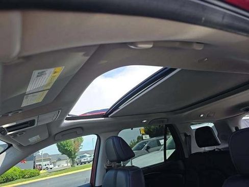 Used 2025 Honda Pilot Touring image 6