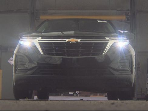 Used 2024 Chevrolet Equinox LS w/ LS Convenience Package FWD image 3