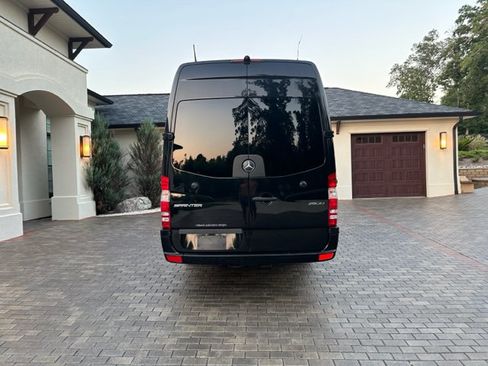Used 2017 Mercedes-Benz Sprinter 2500 image 9