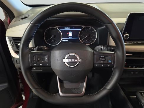 Used 2025 Nissan Rogue SV AWD/4WD image 18