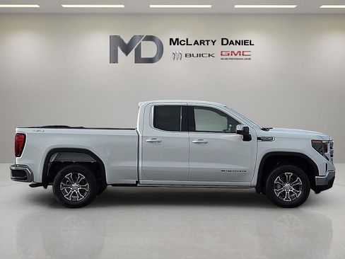 New 2026 GMC Sierra 1500 SLE image 6