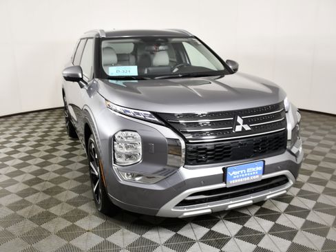 Used 2024 Mitsubishi Outlander SEL AWD/4WD image 3