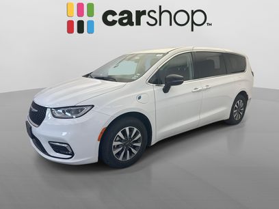 Used 2024 Chrysler Pacifica Limited