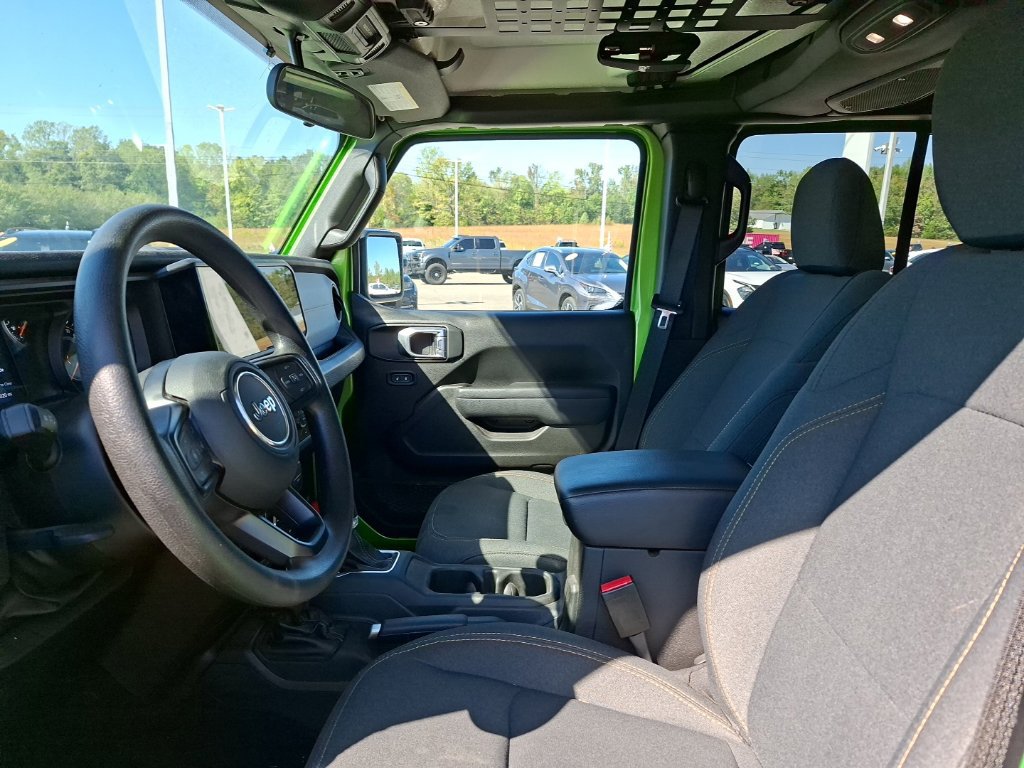 Used 2025 Jeep Gladiator Sport AWD/4WD image 14