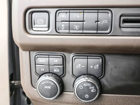 Used 2022 Chevrolet Tahoe LT w/ Luxury Package image 25