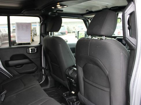 Used 2020 Jeep Wrangler Unlimited Sahara AWD/4WD image 30