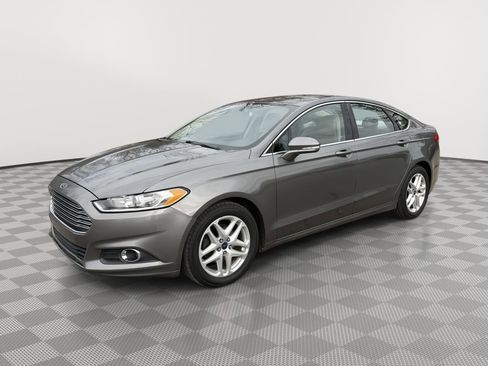 Used 2014 Ford Fusion SE w/ Equipment Group 202A image 3