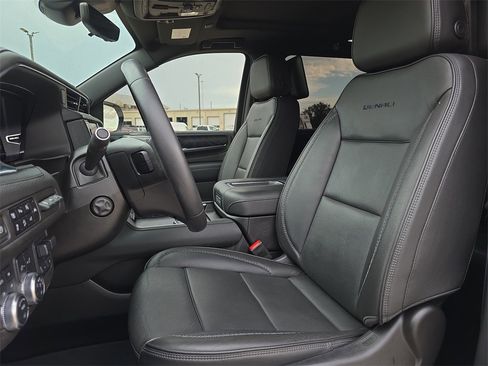 Used 2023 GMC Yukon XL Denali w/ Denali Reserve Package image 16