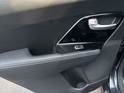 Used 2022 Kia Niro EX w/ Cold Weather Package image 31