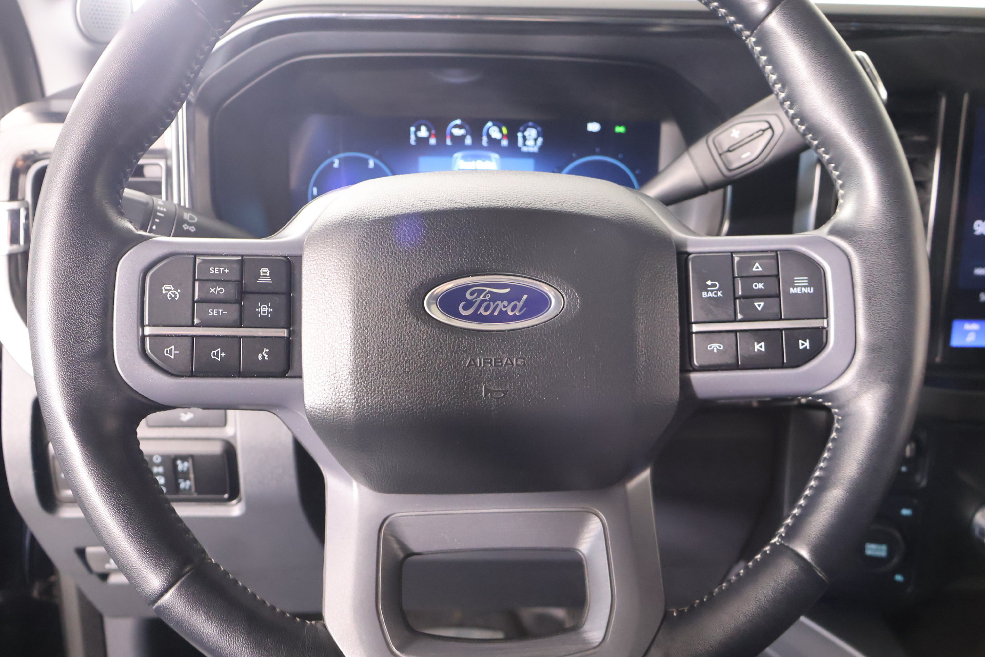 Used 2023 Ford F350 Lariat w/ Lariat Ultimate Package AWD/4WD image 3