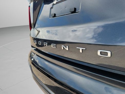 Used 2022 Kia Sorento S image 6