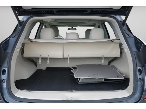 Used 2015 Nissan Murano Platinum w/ Platinum Technology Package FWD image 12