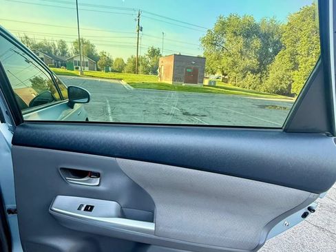 Used 2012 Toyota Prius V Two FWD image 18