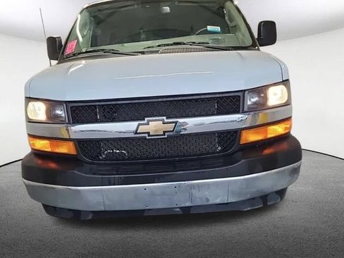 Used 2025 Chevrolet Express 2500 LT w/ LT Preferred Equipment Group RWD image 2