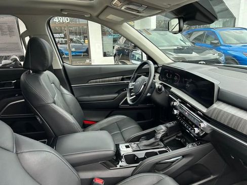 Used 2024 Kia Telluride EX w/ EX Captain's Chair Package image 31